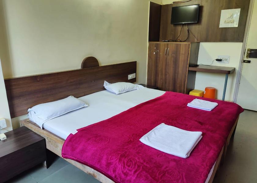 Maharashtra Kudal Double Bed Room With Fan