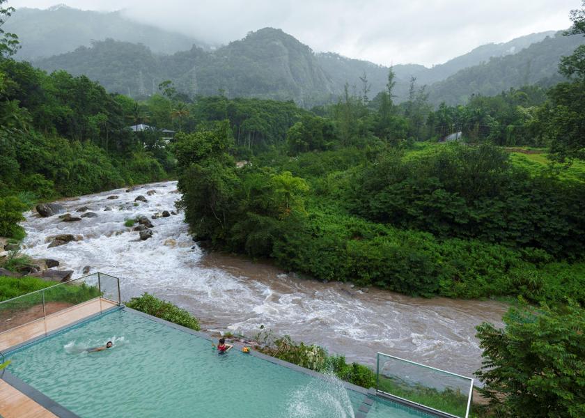 Kerala Munnar swimming pool [outdoor]