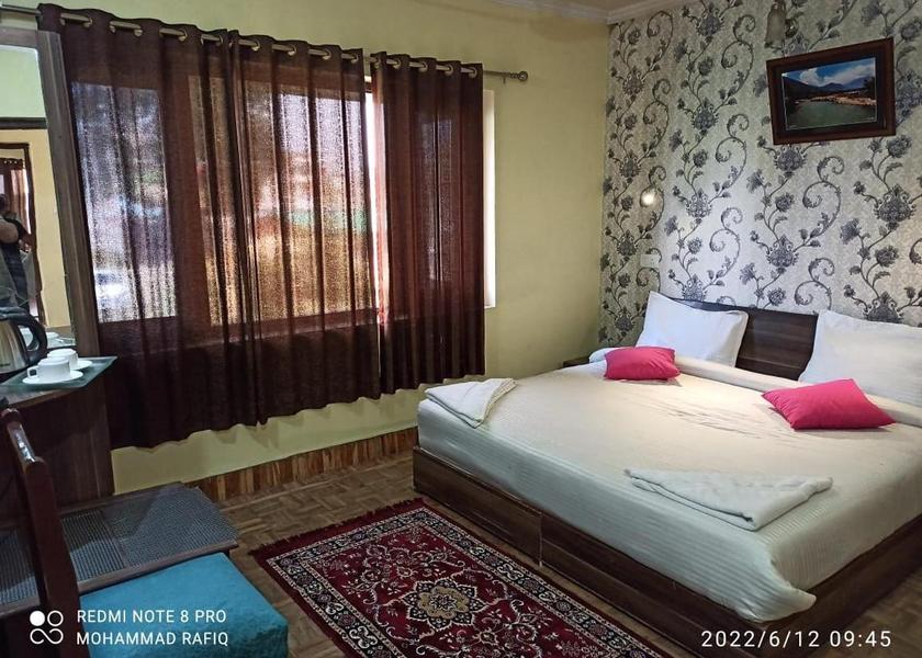Jammu and Kashmir Srinagar Large Twin Room