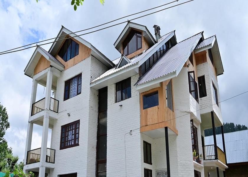 Jammu and Kashmir Gulmarg Hotel Exterior