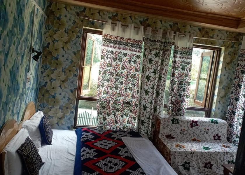 Jammu and Kashmir Pahalgam Deluxe Double Room