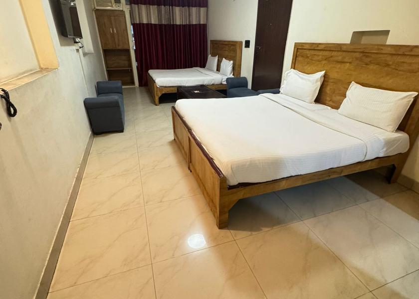 Delhi Delhi Deluxe Family Room with GardenTerrace