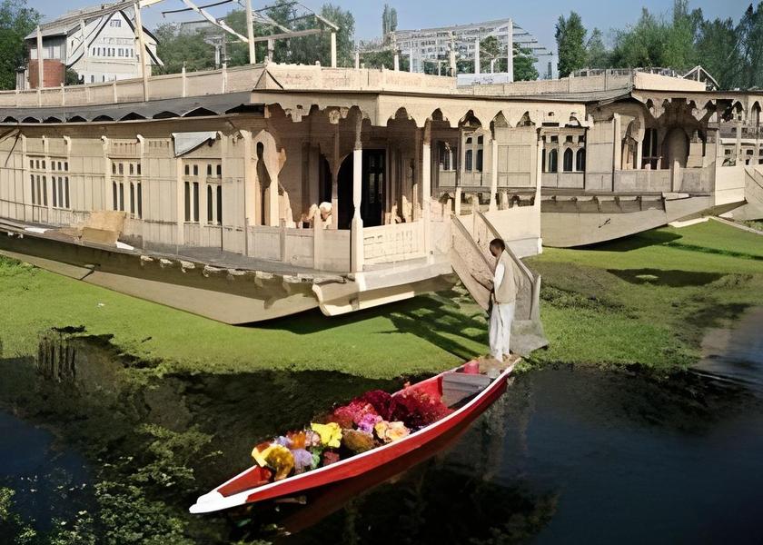 Jammu and Kashmir Srinagar Interior view