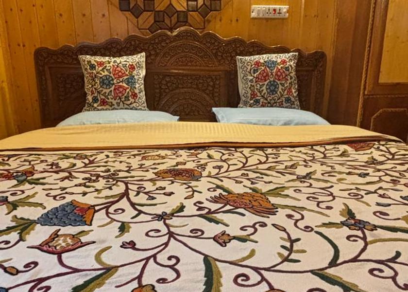 Jammu and Kashmir Srinagar Hotel Exterior