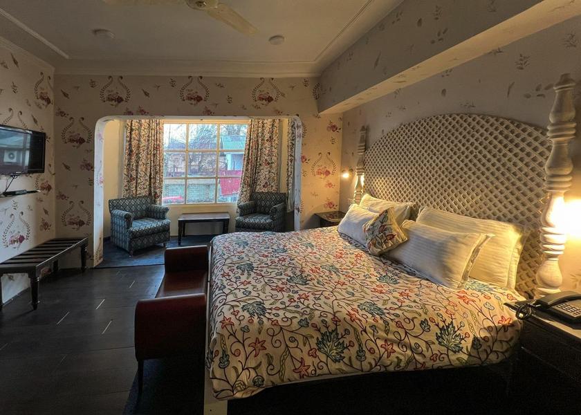 Jammu and Kashmir Srinagar Deluxe King Accessible Room