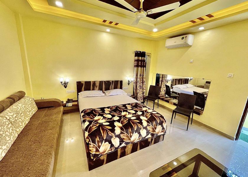 Maharashtra Panhala Deluxe Family Room with Window