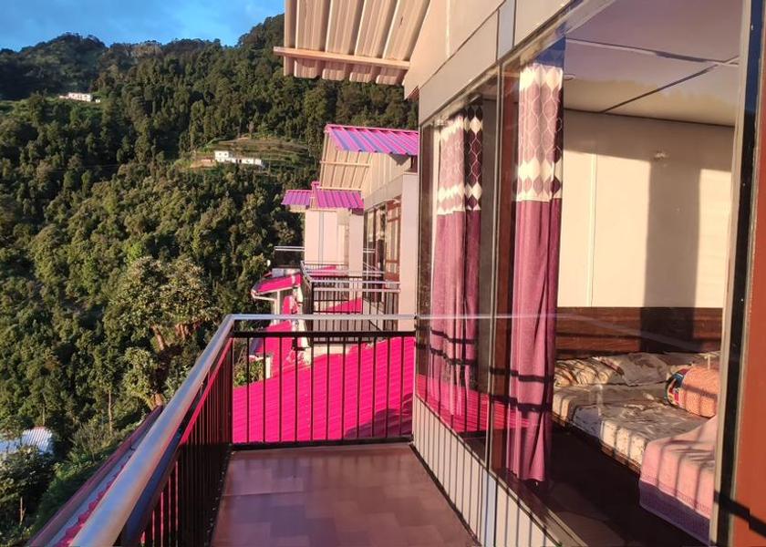 Uttarakhand Dhanaulti Deluxe Cottage with Balcony