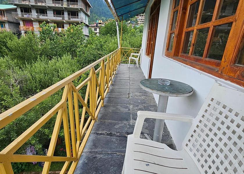 Himachal Pradesh Manali balcony/terrace