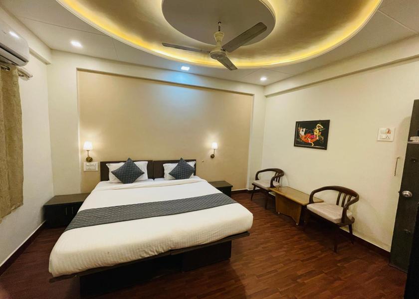 Maharashtra Pandharpur Classic Room