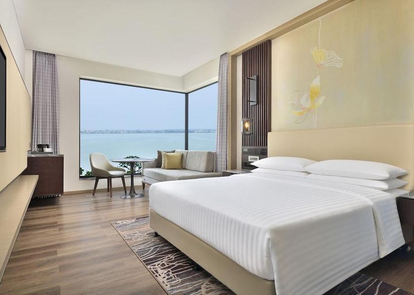 Uttar Pradesh Gorakhpur Guest room, 1 King, Lake view