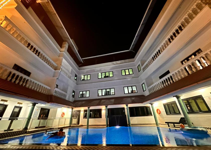 Kerala Varkala swimming pool [outdoor]