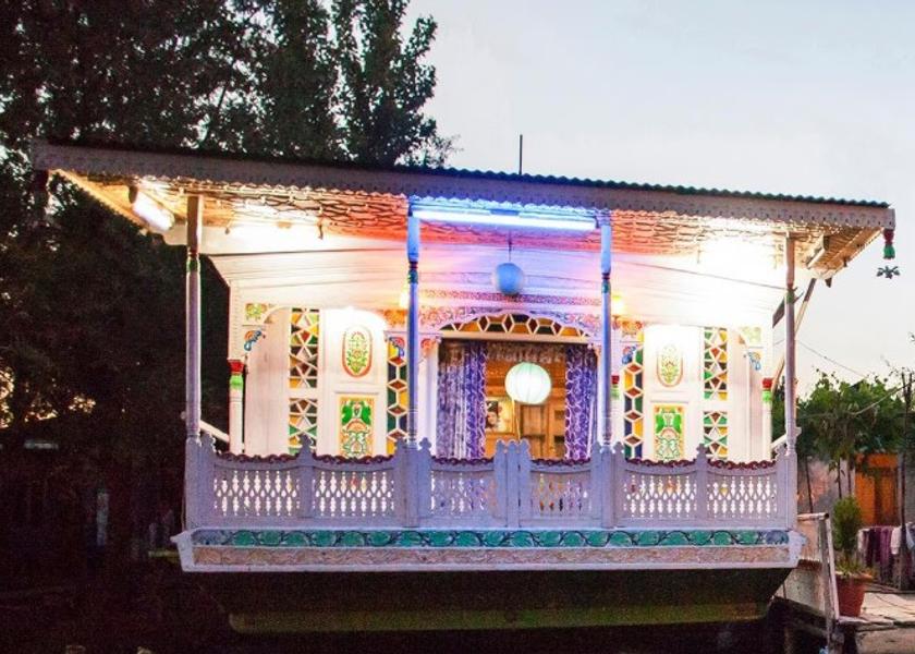 Jammu and Kashmir Srinagar Hotel Exterior