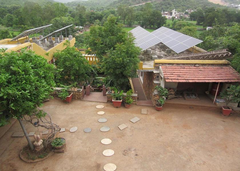 Rajasthan Udaipur surrounding environment