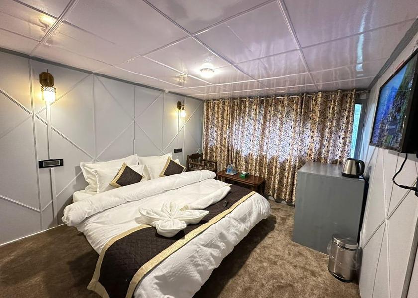 Jammu and Kashmir Pahalgam Semi Deluxe