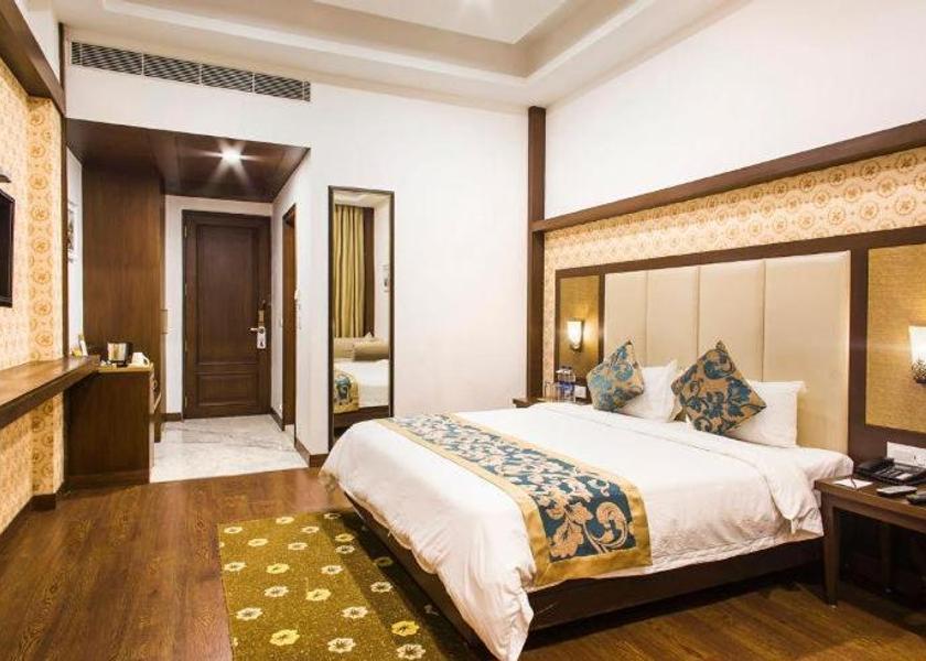 Uttarakhand Bhimtal Club Premium Room