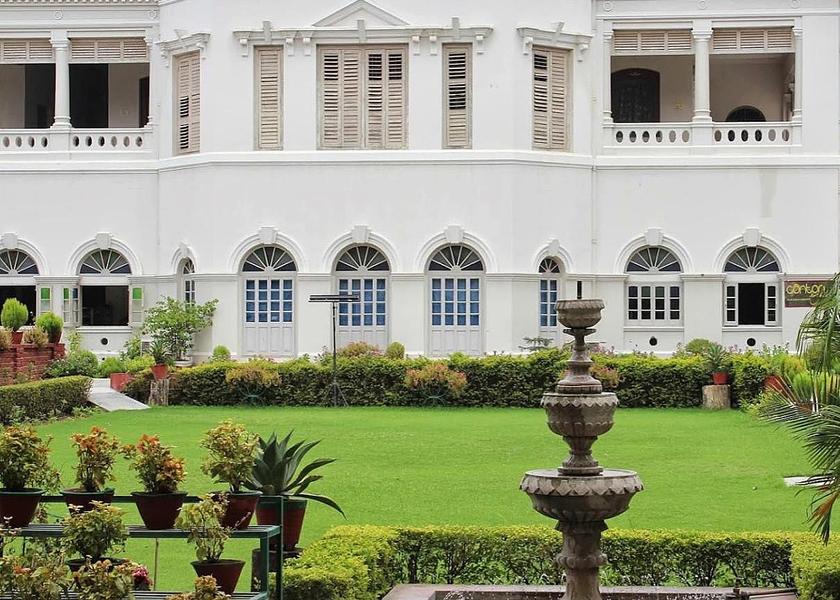 Uttar Pradesh Varanasi exterior view