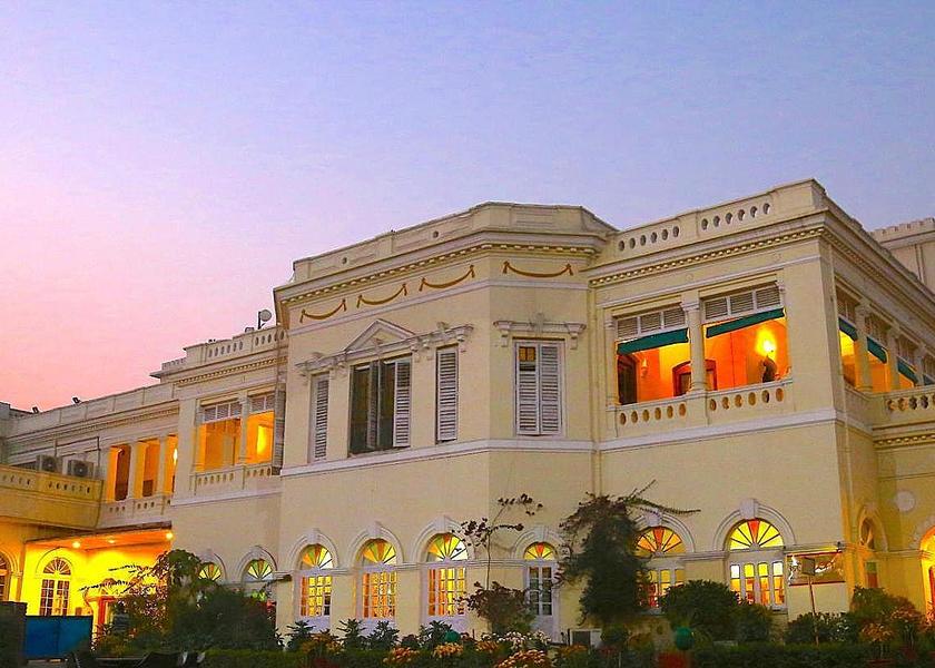 Uttar Pradesh Varanasi exterior view