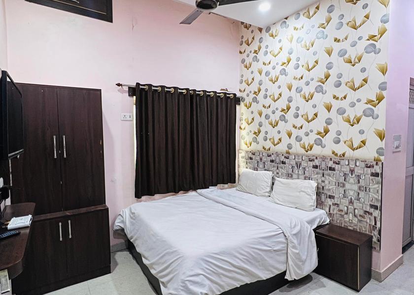 Madhya Pradesh Satna  SPOT ON NON AC ROOM 