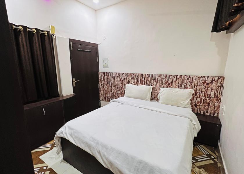 Madhya Pradesh Satna  SPOT ON NON AC ROOM 