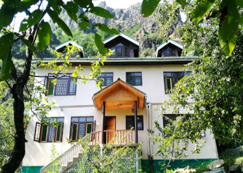 Jammu and Kashmir Srinagar Deluxe King Room