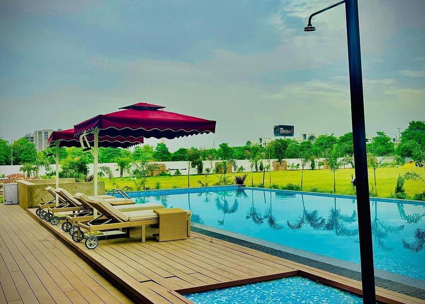 Uttar Pradesh Lucknow swimming pool
