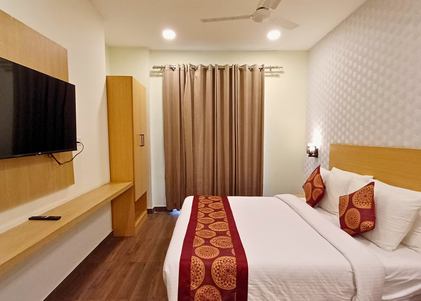 Uttar Pradesh Noida Deluxe Room with Swimming Pool Access