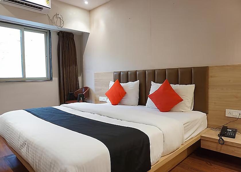 Maharashtra Pune Deluxe Room