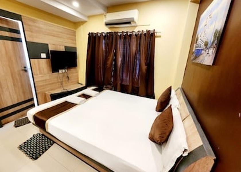 West Bengal Kolkata Deluxe AC Room with Work Desk and Free Wi-Fi