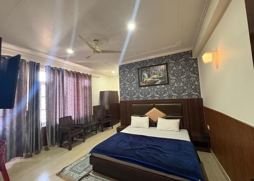 Himachal Pradesh Dharamshala Super Deluxe Room With Balcony and Mountain View