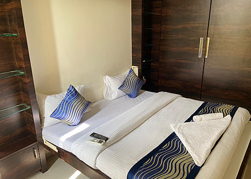 Maharashtra Pune Deluxe room in 3BHK Flat