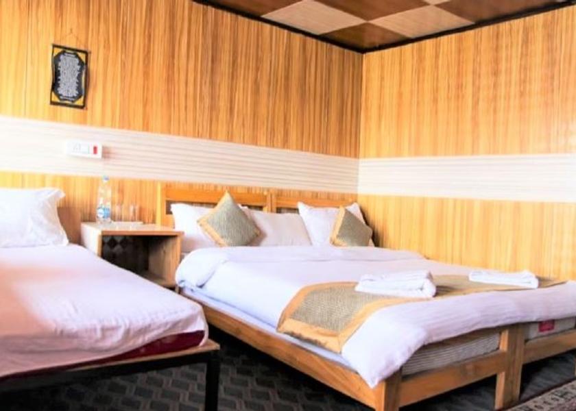 Ladakh Pangong Public Areas