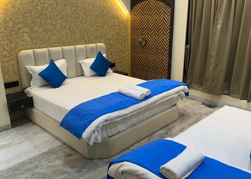Maharashtra Shirdi Premium Family Room With Fan - Free Pick-Up from Shirdi Railway Station