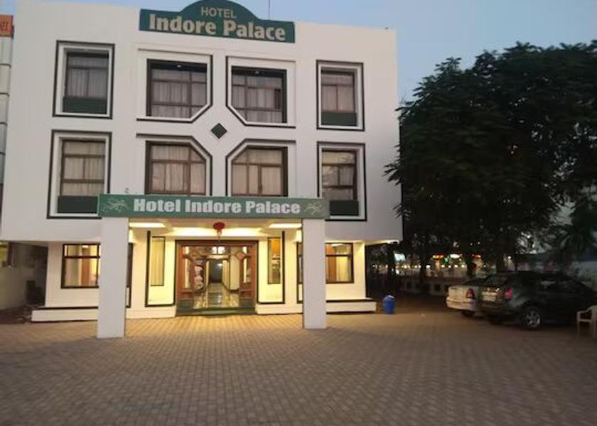 Maharashtra Shirdi Deluxe Triple Bed Room Bed AC - Free Pick-Up from Shirdi Railway Station.