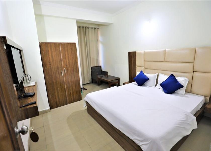 Jammu and Kashmir Katra Deluxe Room with with Early Check Inn @ 5 Am (Subject to Availability)