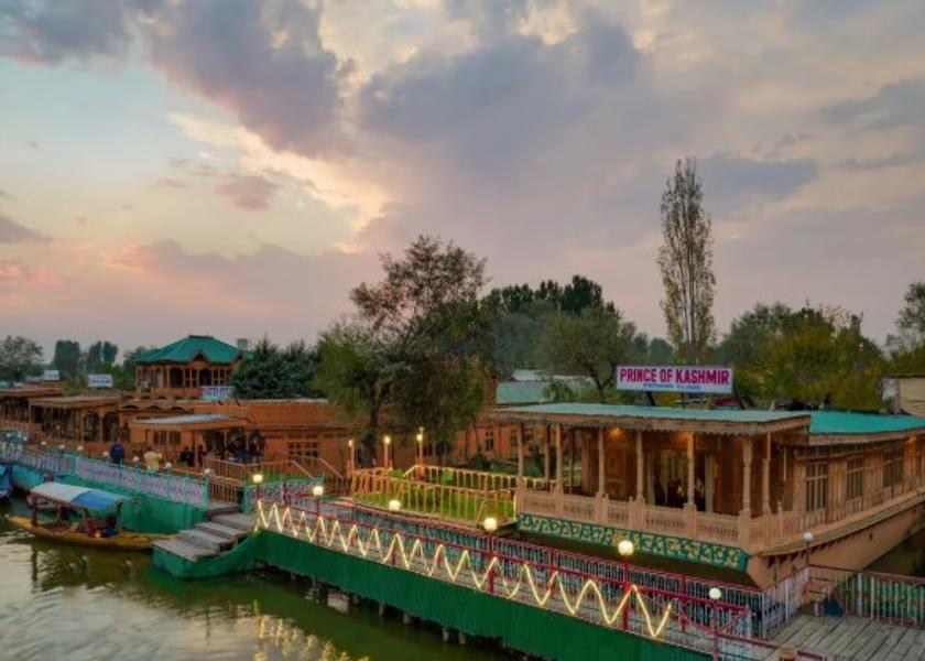 Jammu and Kashmir Srinagar Hotel View