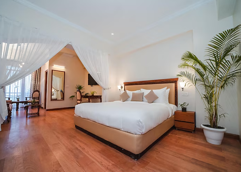 Himachal Pradesh Naldehra Room