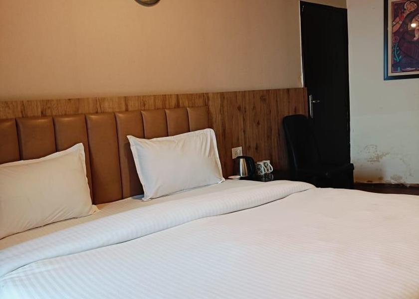 Uttarakhand Ranikhet Luxury family room
