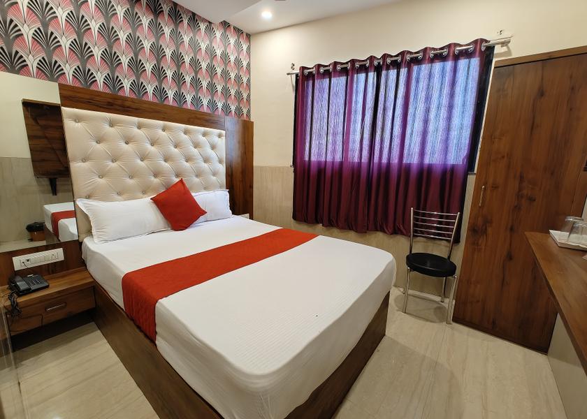 Maharashtra Mumbai Deluxe Double Room