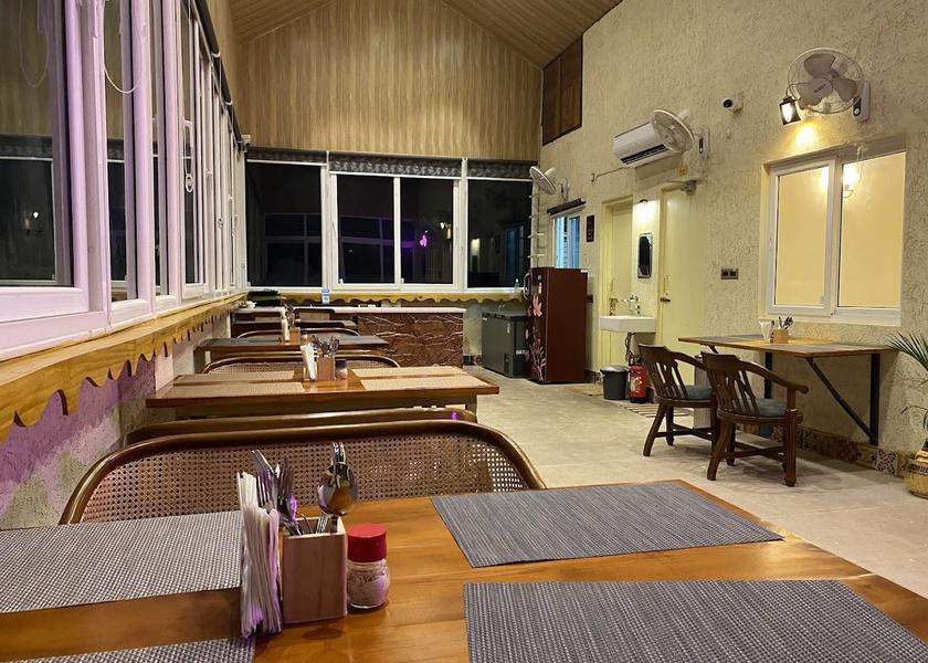 Uttar Pradesh Varanasi Food & Dining