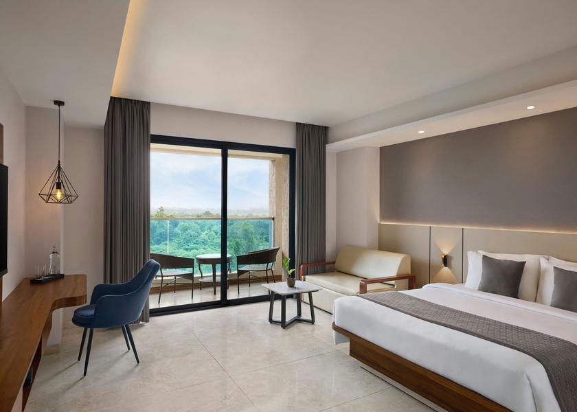 King Guest Room - Window View