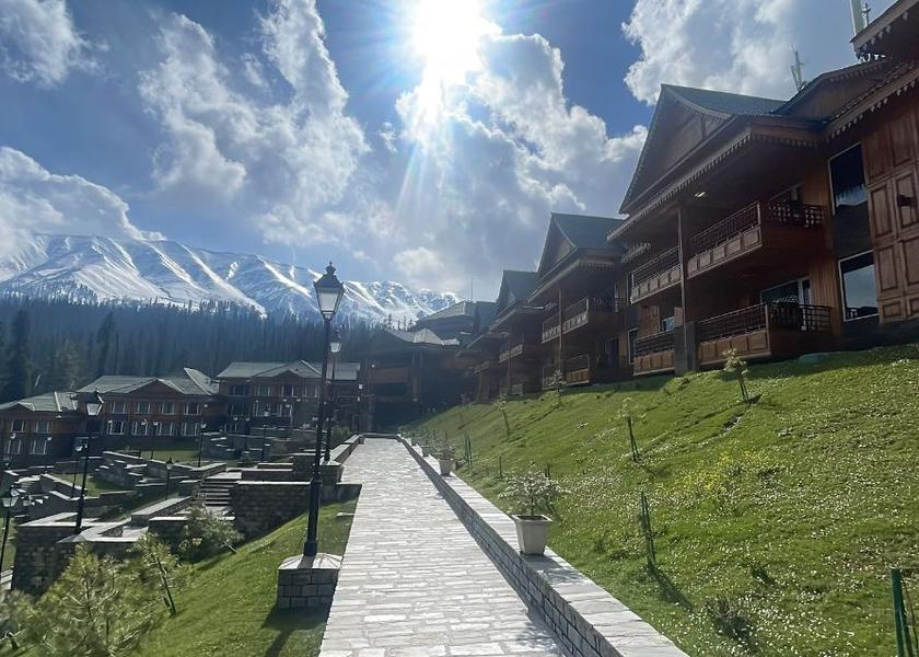 Jammu and Kashmir Gulmarg Hotel Exterior