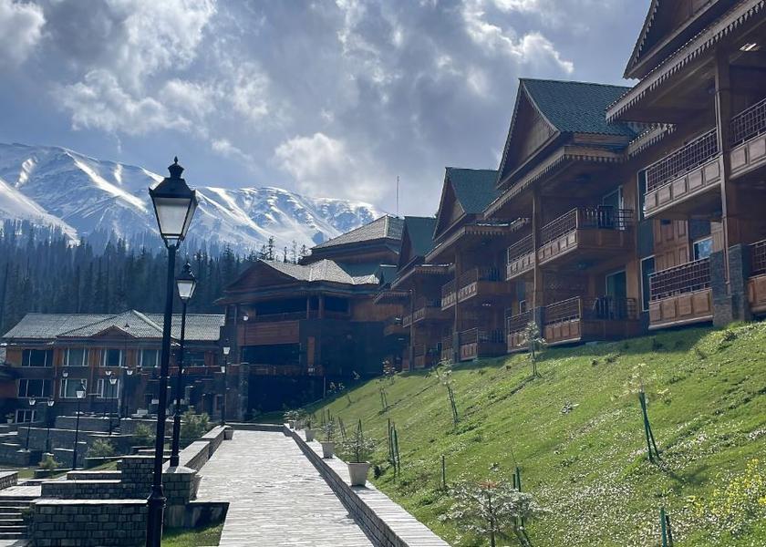 Jammu and Kashmir Gulmarg Hotel Exterior