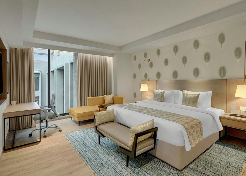 Gujarat Gandhinagar King Suite - Chaise - TV - Desk