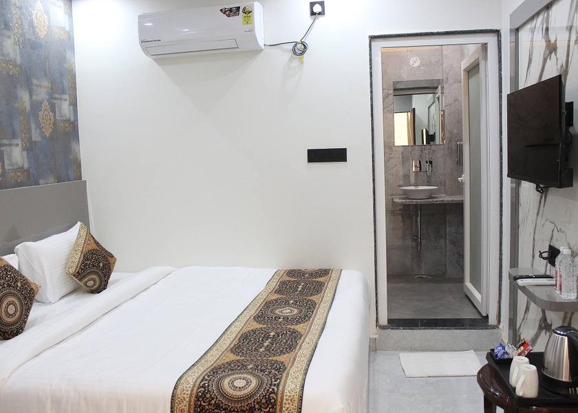 Uttar Pradesh Varanasi Deluxe Room