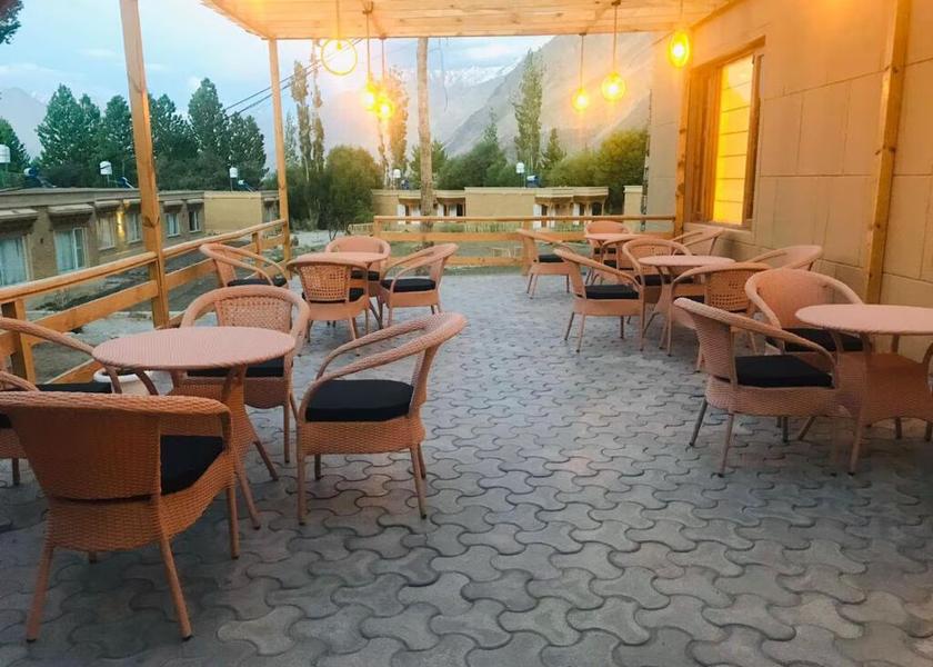 Ladakh Hunder Food & Dining