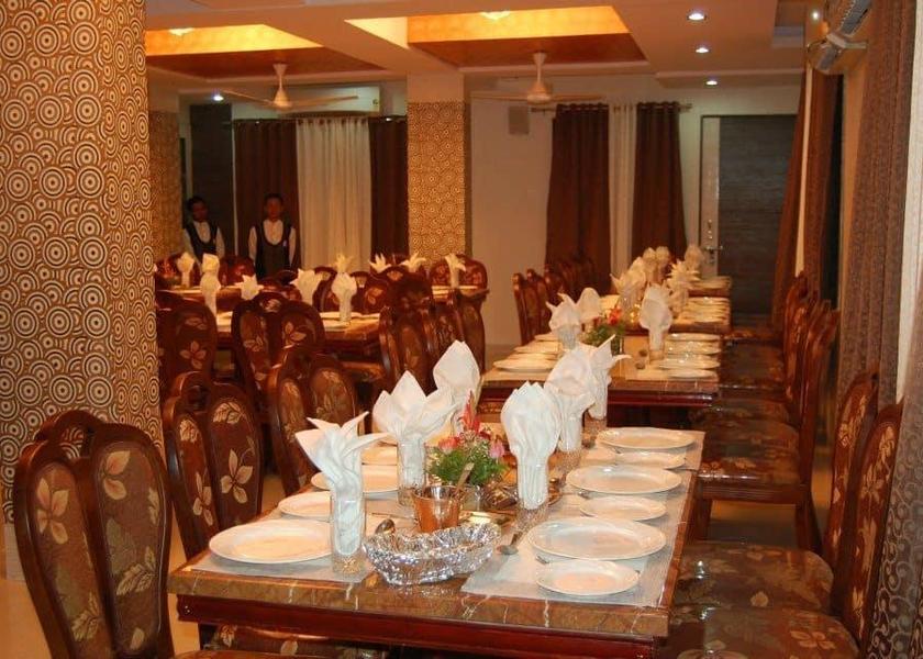 Maharashtra Akola Food & Dining