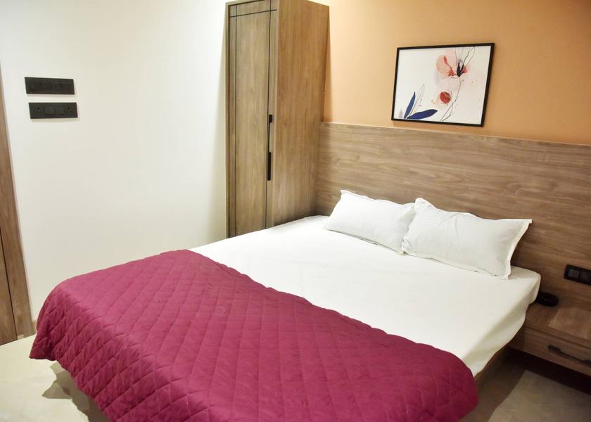 Maharashtra Nashik Deluxe Room twin bed