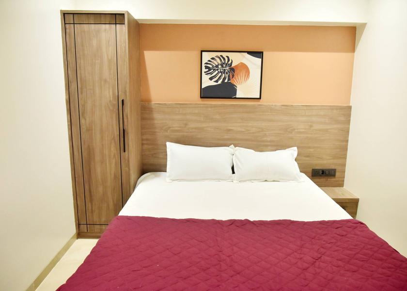 Maharashtra Nashik Deluxe Room twin bed