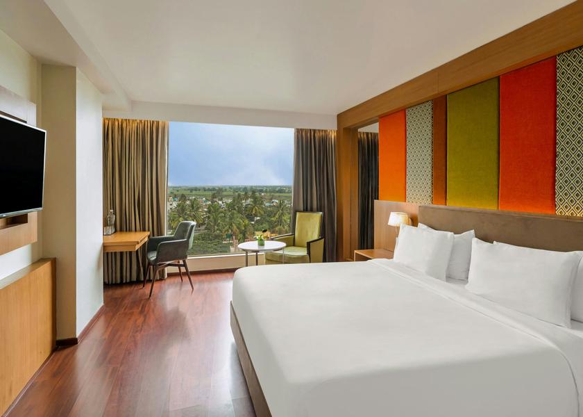 Maharashtra Kolhapur Guestroom - King Bed - Window View