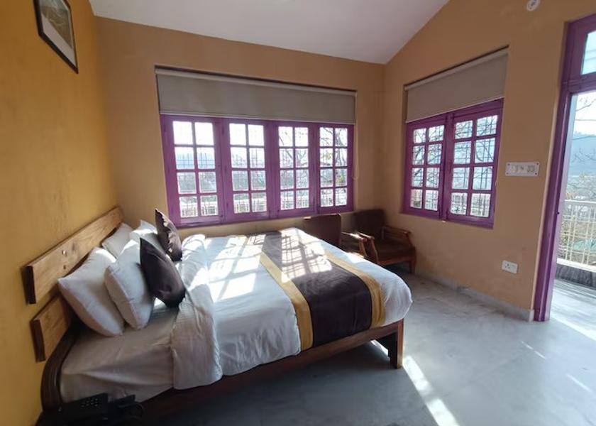 Uttarakhand Bhimtal Family Room